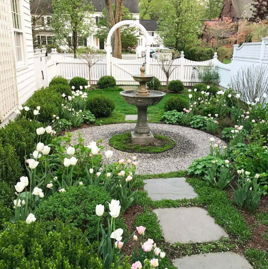 Thiết kế cảnh quan sân vườn đẹp giúp ngôi nhà hài hòa hơn